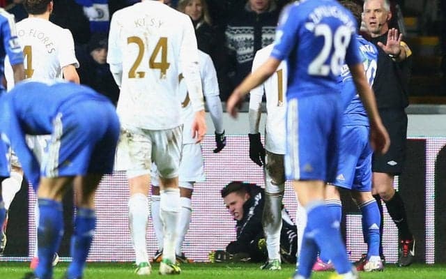 アザールに蹴られたボールボーイが億万長者に！英国長者番付にランク入り