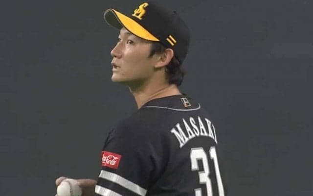 レーザー送球が「ドンピシャすぎる」　鷹ドラ2の強肩は「まじでギータ2世やないか」