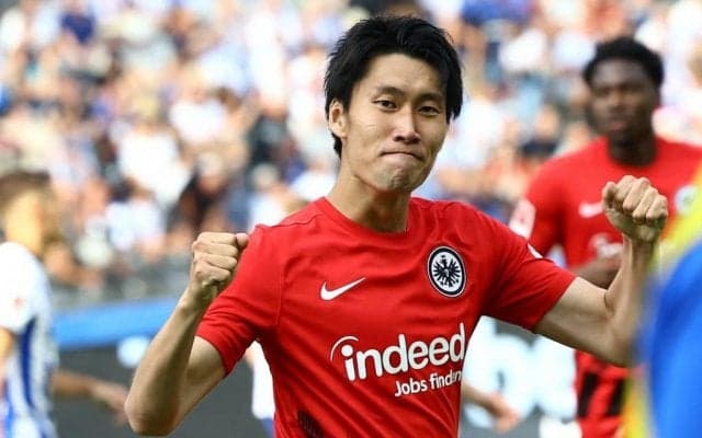 ｢エラい事冷静｣ 鎌田大地が今季初アシストでフランクフルト勝利に大貢献！「もうブンデスではやることがない」と賞賛された完璧な落としで、壮絶な撃ち合いを制して｢今季初勝利｣