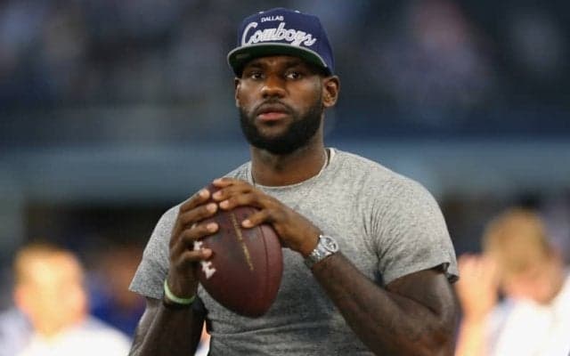 レブロン・ジェームズがアメフトをプレーする動画が公開…ファンのリアクションは？