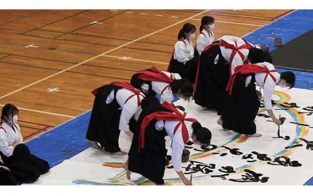 逆転V狙うロッテに地元高校生の援軍　袖ヶ浦高・書道部が9・2オリ戦で書道パフォーマンス