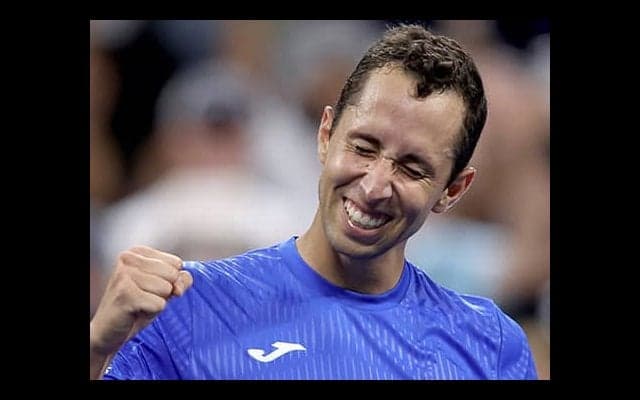 本戦初出場でチチパス撃破