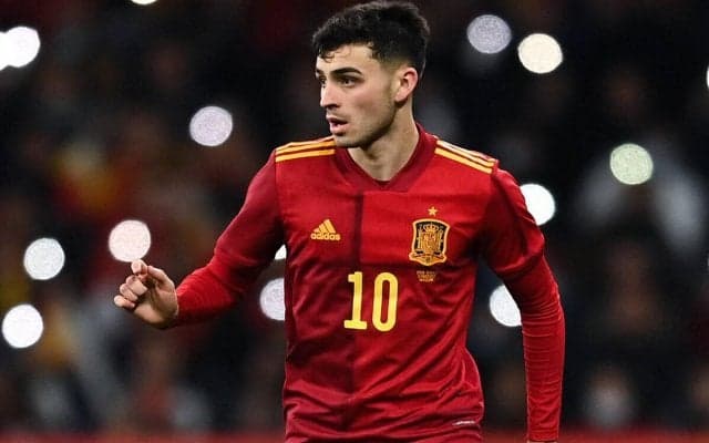 「話すのをやめよう」「GKみたいだな」日本と対戦するスペイン代表のW杯ユニが発表も、アウェイが大不評「全く好きじゃない」