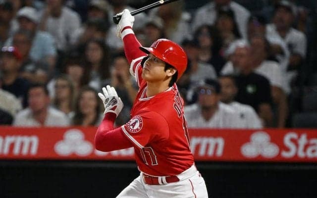 大谷翔平29号を最初に迎えたスター　固く交わした握手に米興奮「滅茶苦茶かっこいい」