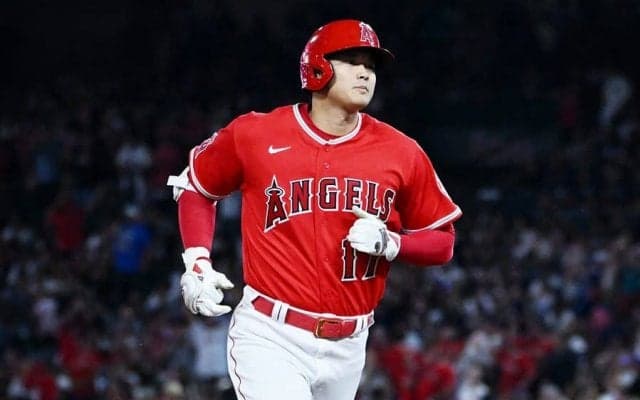 大谷翔平、29号直後に同僚がフェイント攻撃　“覚悟の表情”に米爆笑「可愛らしいね」