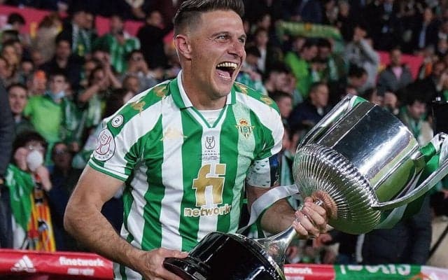 ベティスの英雄ホアキン、選手登録を待つ2選手のために現役引退を申し出か