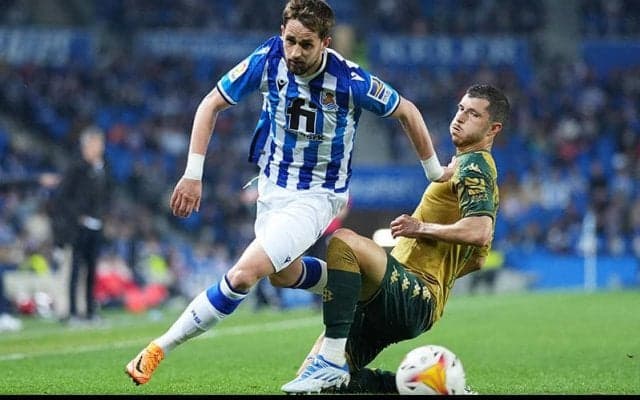 セビージャ、フリーのヤヌザイと交渉中…オカンポスにアヤックス移籍の可能性