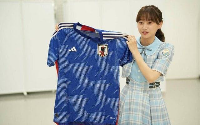 「本気で影ちゃんしか勝たん」矢部浩之＆影山優佳が日本代表新ユニを芸能人初着用！ ただ話題をさらったのは影山さんの分析力「すごすぎてスタッフ笑ってもうてる」