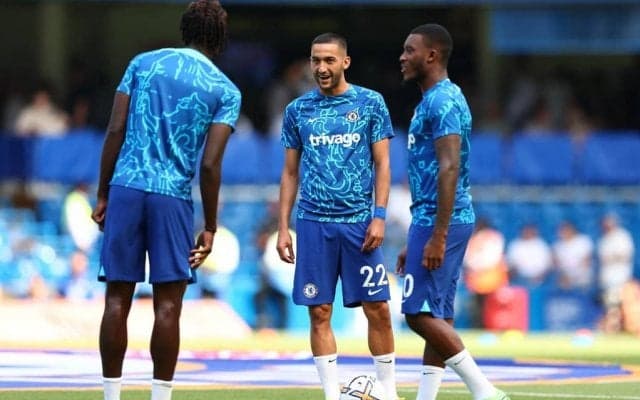 ｢1万1000超いいね｣!! チェルシーのトレーニング中の｢鳥カゴが話題｣に! ｢トップだ｣などと反響のリフティングで繋いで見せた｢驚異の技術｣