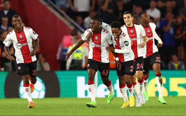 ｢えげつないプレミアリーグ初ゴール｣!! ベルギー代表入り期待の18歳逸材MFがチェルシーから｢同点弾｣! 冷静なトラップから決めた狙いすました｢ミドル弾｣