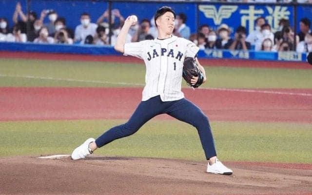斎藤佑樹氏が始球式、侍J高校＆大学にエール　「重圧を感じながらも楽しんで」