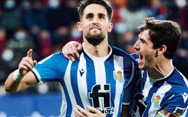 ヤヌザイのセビージャ加入が完了！　4年契約にサイン