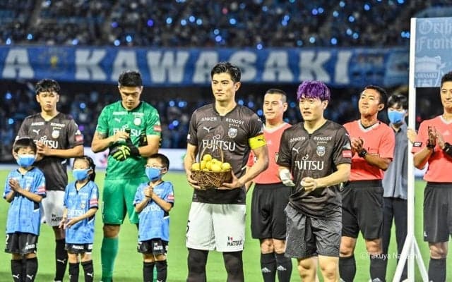 「憲剛すげえwww」「オカザイル並じゃん笑」中村憲剛とLDHが川崎-鳥栖のハーフタイムを席巻！「衝撃キレキレY.M.C.A.」に川崎の強さの理由あり！