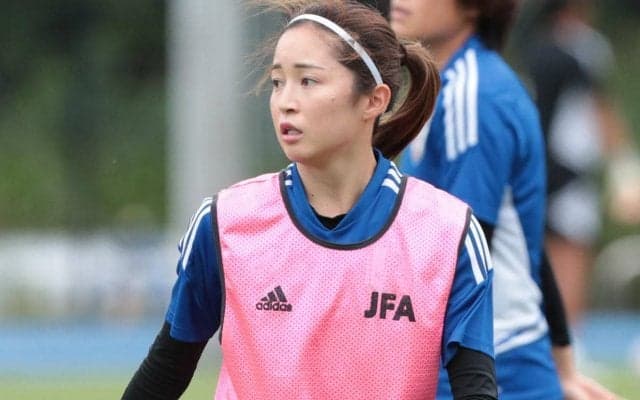 「サッカー界で流行ってる？」「新作のモデルさんかと」ウェストハム移籍のDF清水梨紗がEXIEEEポーズ? しかしツッコミが「確かに似てるけども」、「違う違うw」