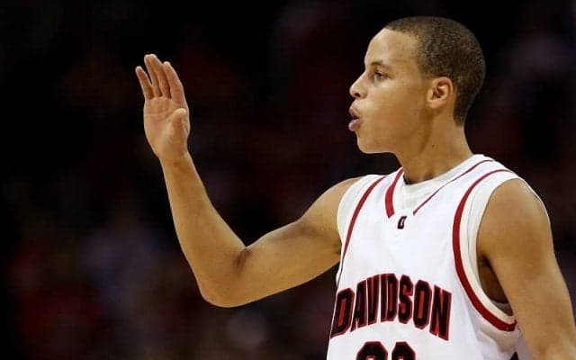 デイビッドソン大を卒業したステフィン・カリー「私と家族にとって素晴らしい日です」