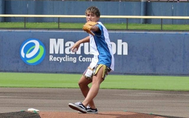 現役K-1王者・軍司泰斗さんがストライク始球式　鎌ケ谷の日本ハム2軍戦で登板