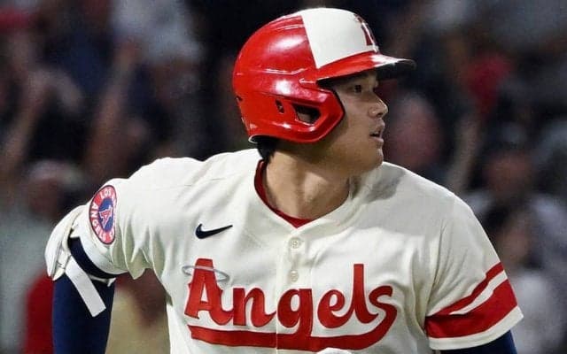 【MLB】大谷翔平の反応が「文字通り子ども」　ベンチでの“手荒い祝福”にファン興奮