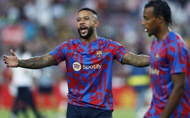 487万回再生！ バルセロナの選手が「豪華な私服姿」で練り歩く「バルサ・コレクション」が話題に！ ヴィトン、バレンシアガ、ドルガバ…世界的ブランド勢ぞろい！