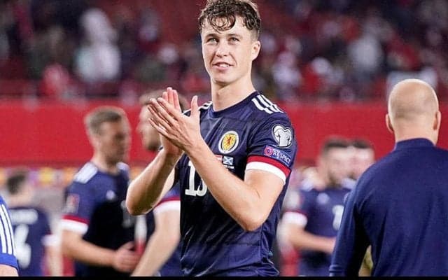 クレモネーゼ、スコットランド代表DFヘンドリーを獲得