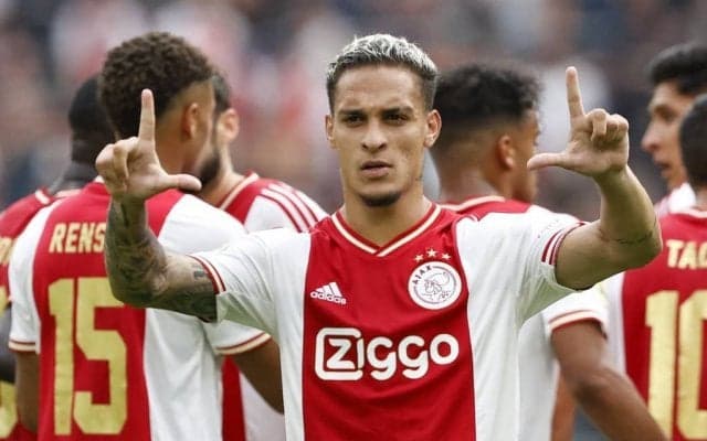 マンUにFWアントニーが「加入｣!! ブラジル代表のアタッカー補強で名門復活となるか!? ｢かっこよすぎだろ｣などと話題の新ユニフォーム｢お披露目映像｣