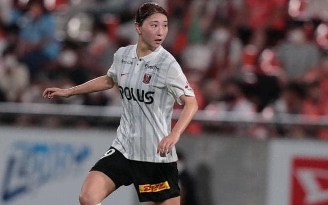 「ぜーんぶかわいい」「むちゃ素敵です」浦和L・塩越柚歩、まさかのトイレショットも「やっぱり可愛い」「鏡にうつっているゆずほさんも素敵」と話題