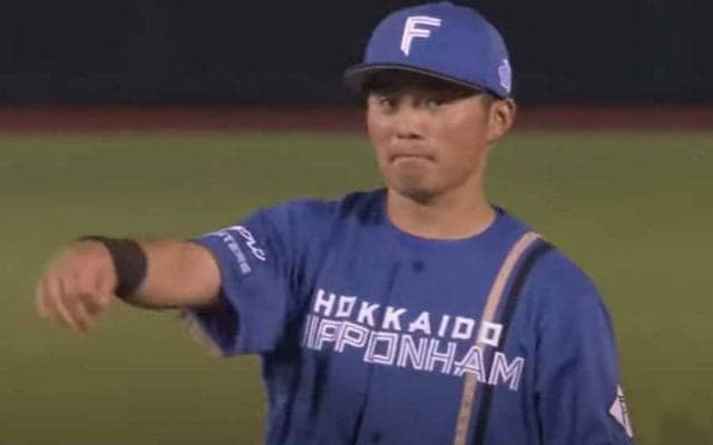 「源田と間違えるレベル」　一回転して“2アウト奪った”美技が「動きほんと美しい」