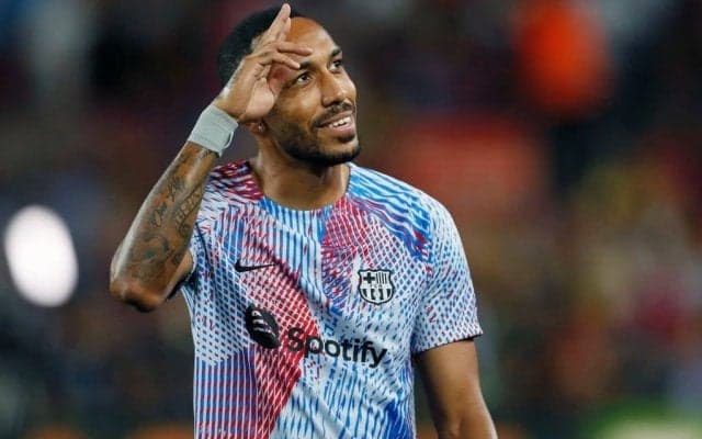 「彼を連れ戻して」バルセロナのオーバメヤン惜別動画に悲痛の声！ 半年間のみの所属となった韋駄天FWにクラブも「たくさんの思い出をありがとう」