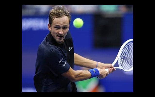 メド 快勝で4年連続16強