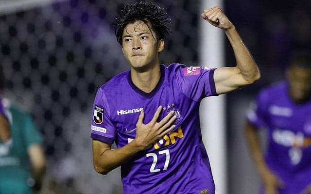 「マジで鳥肌たった」「ベッカムを超えてる」広島MF川村拓夢が後半ATに決めた60m超ロングシュートが沸く「文句なしのスーパーゴール」