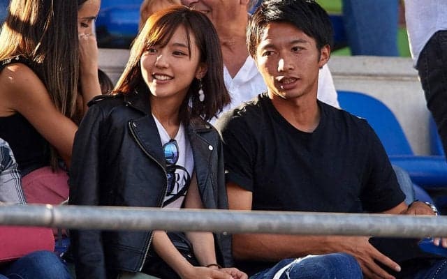 「奇跡的な美しさ」「めちゃめちゃ可愛い」柴崎岳が撮影した妻・真野恵里菜さんに絶賛！柴崎注目のカフェも「物語のワンシーンみたい」とファン興奮