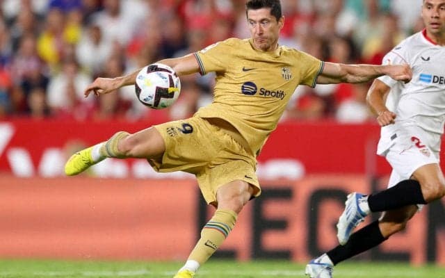 「バロンドールだ」完璧すぎる胸トラボレー、レヴァンドフスキの3戦連続弾に賛辞止まず「レヴァンゴールスキ」