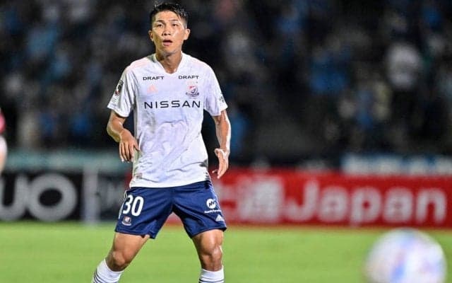 「決まってたら年間ベストゴール」横浜FMの地面につかずにGKからボレーシュートの空中戦が「Jリーグ史に残って永遠に晒されてしまってた」と大反響！ 西村拓真vsクバ神の“杜の都対決”！