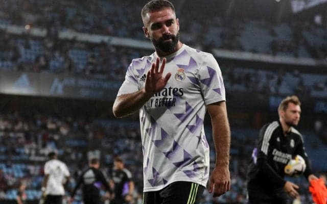 「2人とも美しい」レアルDFの妻と息子が本拠地のピッチを謳歌「将来のマドリディスタ」