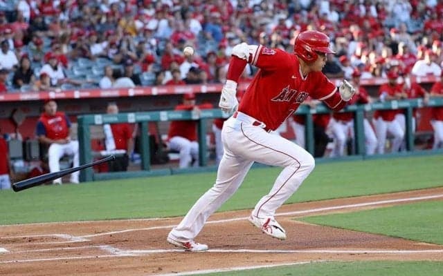 【MLB】大谷翔平、右手一本で右越え二塁打　泳ぎながらも驚愕パワー、休養明け2戦ぶり安打