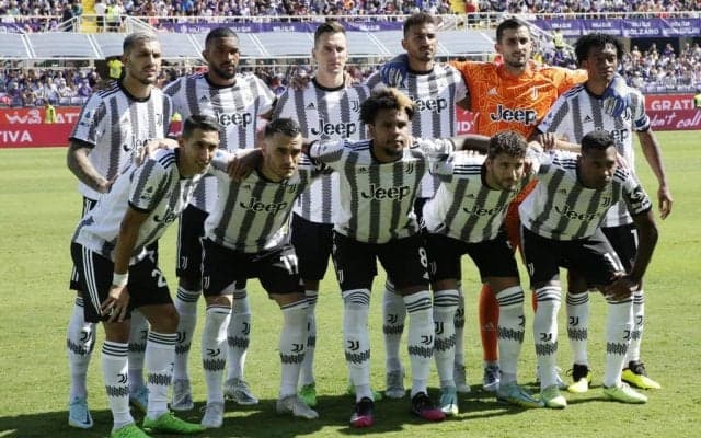 「魔法は作るもの」ユベントスが独特な世界観のピンク色3rdユニ」発表！ 選手の着用写真公開も、サポーターの意識は指揮官へ向いてしまう