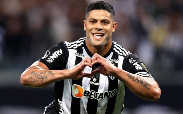 「なんでそんなに美しいの」「美しい夫婦だ」超人・フッキが前妻の姪である妻のバースデーを祝福「最愛の人」