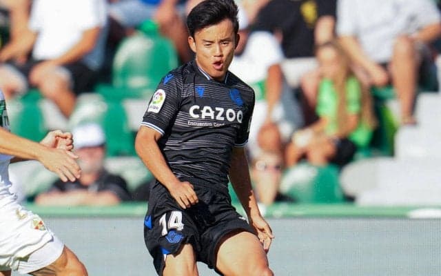 「かっこいい」「爽やか！」久保建英とトヨタ車の2ショットが反響！ソシエダがディーラーとパートナーシップ契約締結