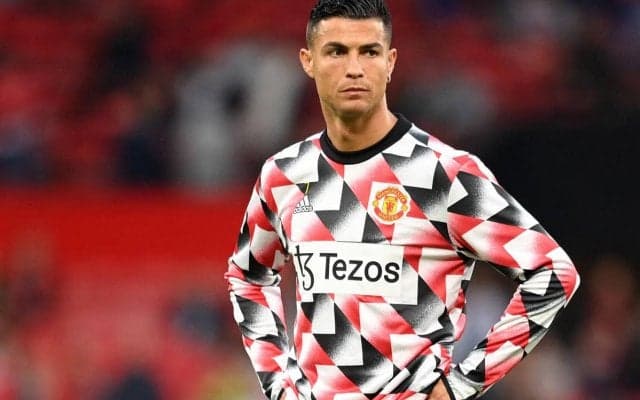 弘法にも筆の誤り？C・ロナウドのトリック失敗が話題「フレッジも笑っちゃってる」