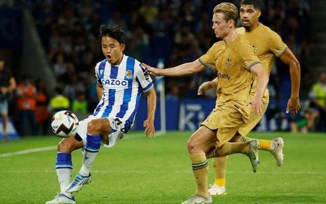 久保建英、街のど真ん中に登場した斬新手法にファン見惚れる「渋谷で看板見ました」