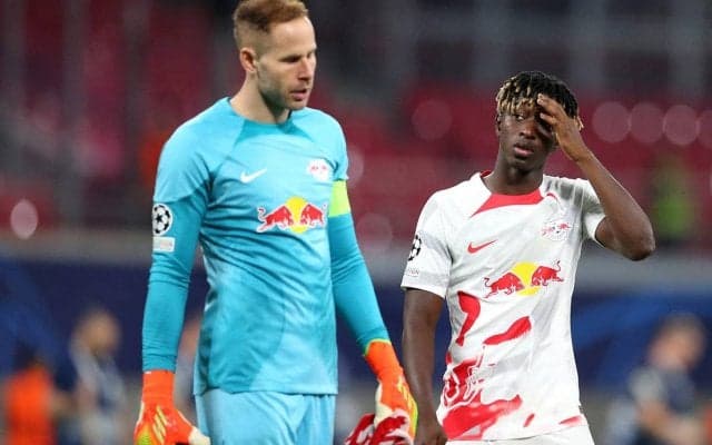 「ゴールをプレゼントした」ライプツィヒ守護神がCL初戦で信じられないミス「思い出したくない悪夢」