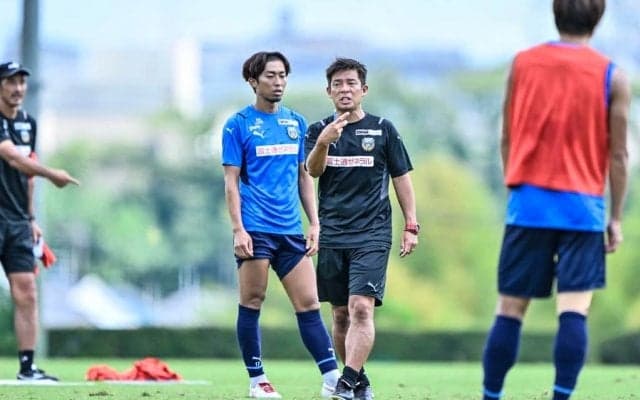 「ふくらはぎにしか目がいかない」川崎・鬼木監督が「シュート練習参加」でサポーター大反響！ 広島戦に向けた練習で熱の込もった居残り練習見せる！