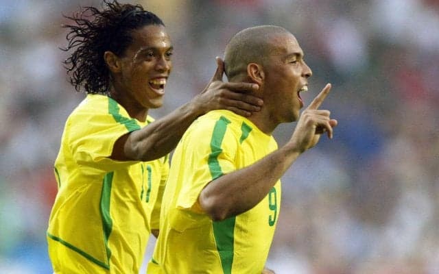 「日韓W杯を思い出す」元祖ロナウドとロナウジーニョの2ショットが反響「二人ともだいぶ変わった」