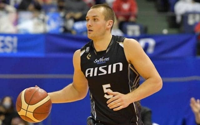 三遠がカイル・コリンズワースのキャプテン就任を発表「勝利にこだわって一生懸命戦います」