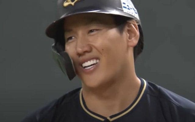 吉田正尚の「表情が全てを物語ってる」　敵唖然のトリックプレーが「うますぎる」