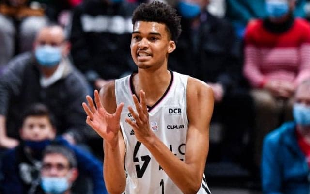 来年のドラ1候補ビクター・ウェンバンヤマ、18歳にして成長止まらず身長が5センチ伸びる