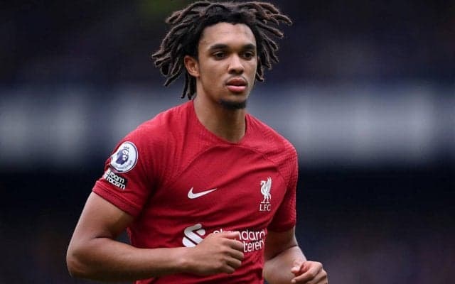 「棒立ちじゃないか」4失点大敗リバプール、TAAの緩慢守備に非難の声「守備軽すぎる」