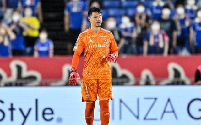 「魂感じた」と賞賛された横浜GKの”ダイビングヘッド”直後のボールボーイが「容赦ない」と話題に！ 豪雨のJ1で飛び出た「スーパープレーとフェアプレー」