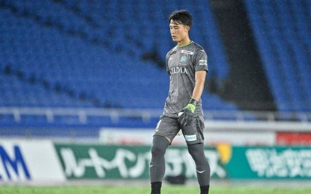 「人として素敵」「谷君推せるわ～」湘南GK谷晃生が相手選手の負傷時に「これぞフェアプレー精神」の行動で称賛の嵐！ GKグローブを使った“優しさと機転”