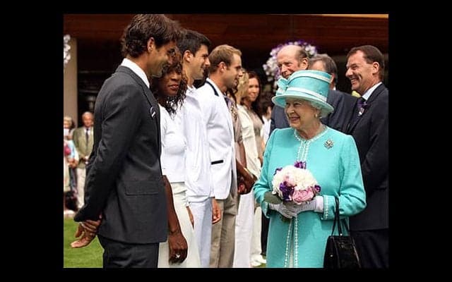 フェデラー 英国女王を追悼