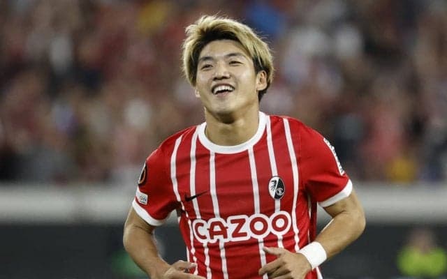 「文句言わず食べます」ELで決勝ゴールの堂安律、苦手なサラダと”2ショット”! ファンからは「可愛すぎる」「素直やな笑」の声